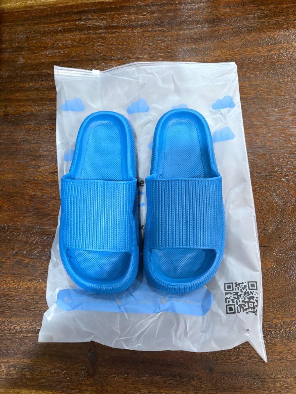 The Cloudies Blue Comfort Slides Sandals sz 7.5-8 US Women's Shoes NEW NIP